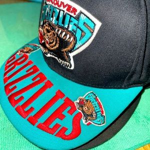 Vintage 90s Vancouver Grizzlies Snap Back